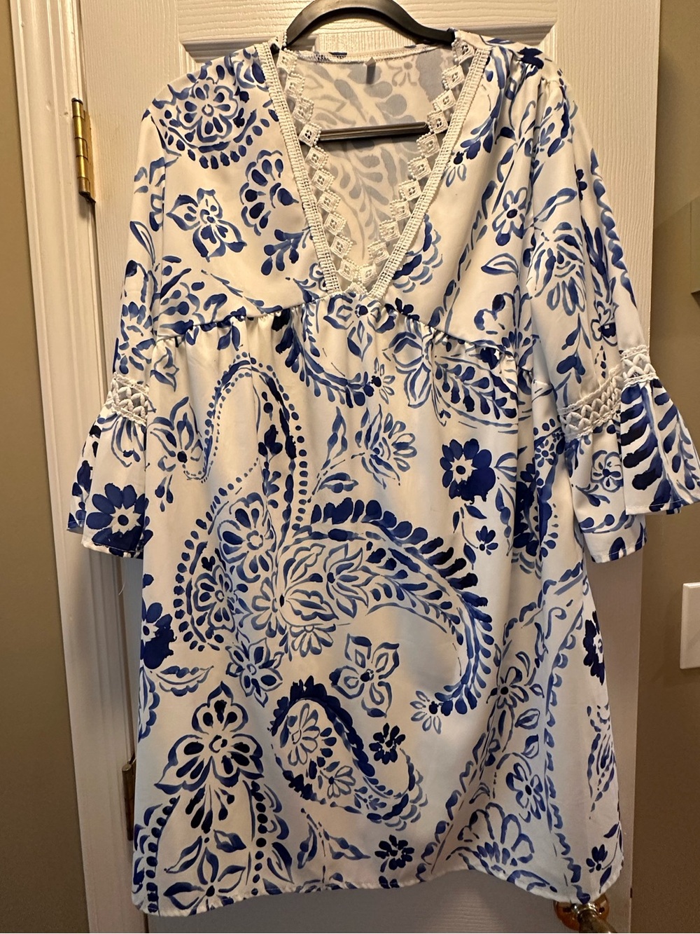 Women's Blue Floral V-Neck Coverup - White & Blue